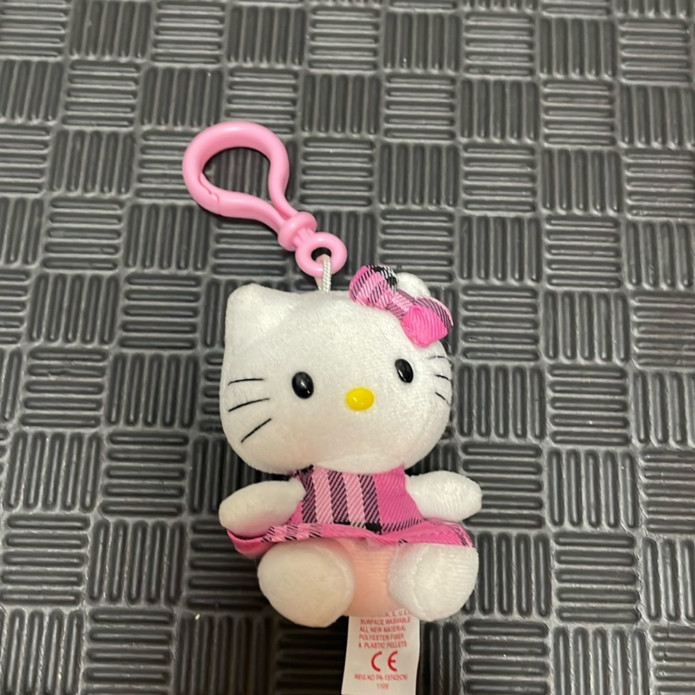 Ty Hello kitty by sanrio miniature plush with clip to attach to bags